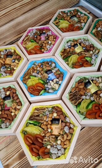 Подарочные наборы из орехов и сухофруктов