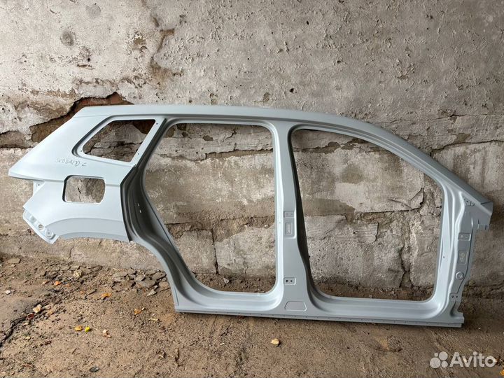 Боковина правая Skoda Karoq