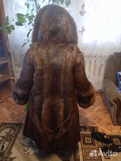 Шуба нутрия с песцом