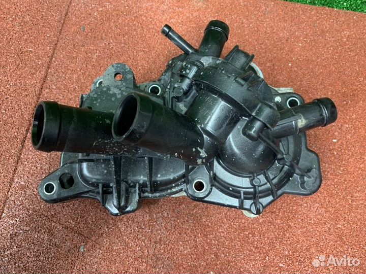 Помпа термостат в сборе Volkswagen Polo 6 MK6