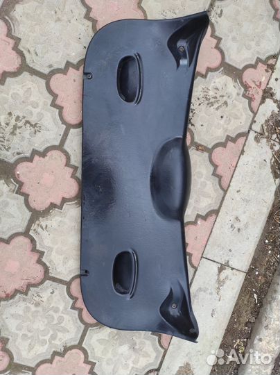 Обшивка крышки багажника Форд Фокус 1 хетбек