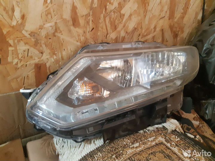 Фара на Nissan x trail