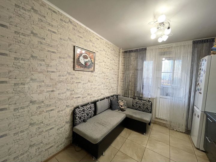 2-к. квартира, 56 м², 3/17 эт.
