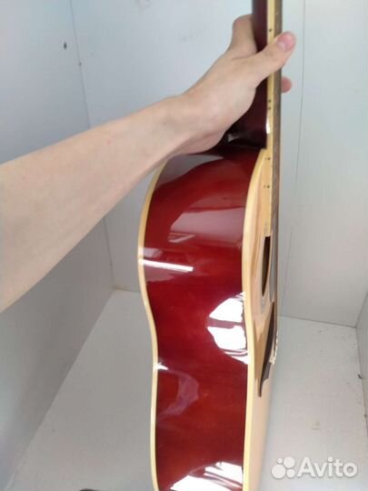 Акустическая гитара