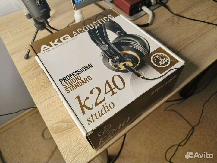 Студийные наушники AKG K240 Studio Новые