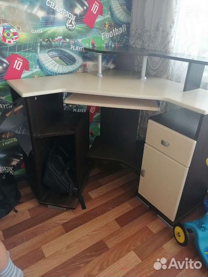 Компьютерный стол