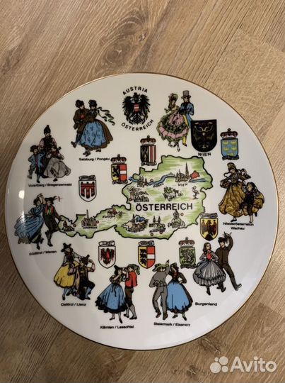 Настенная тарелка