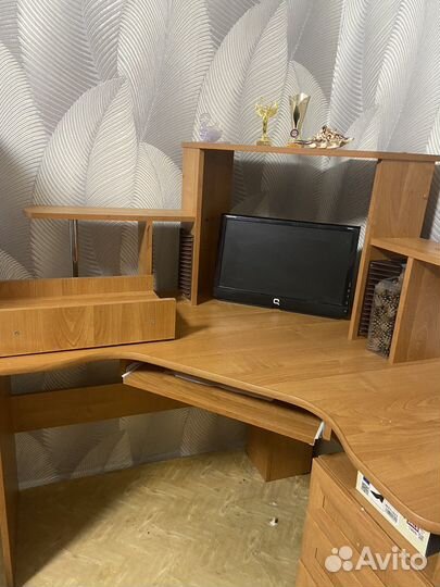 Письменный стол