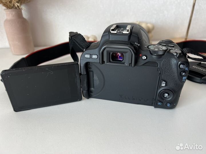 Зеркальный фотоаппарат canon eos 200d kit-EF-S