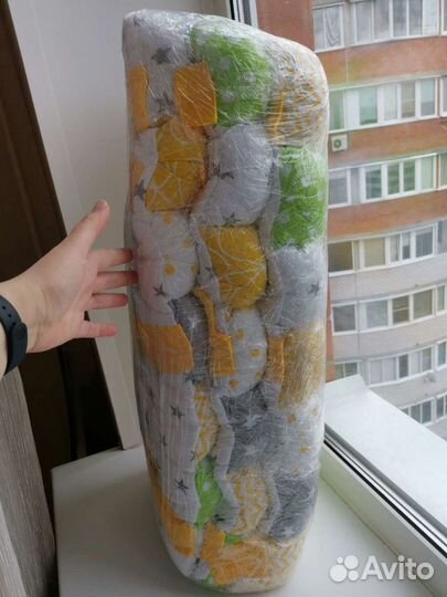 Бортики бомбон ручной работы в кроватку