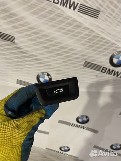 Кнопка открывания/закрывания багажника BMW G30