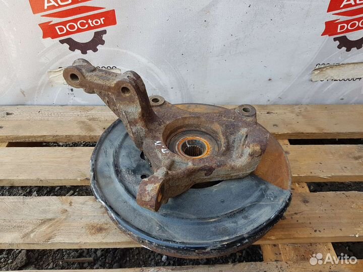 Кулак передний левый Renault Duster 1 F4RA 2L 4WD