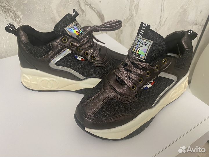 Кроссовки женские 35 размер