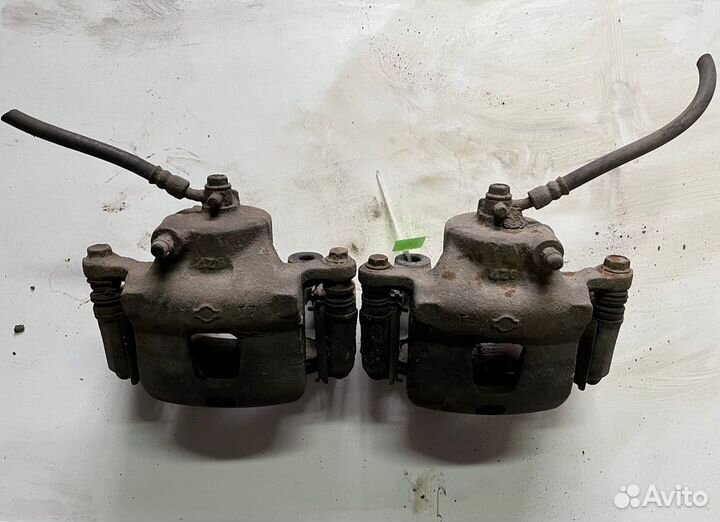 Суппорта передние Nissan Maxima A32