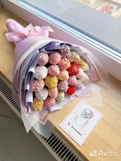 Клубника в шоколаде, букеты, финики, конфеты