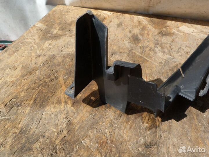 Воздуховод радиатора левый Renault Logan II 2014