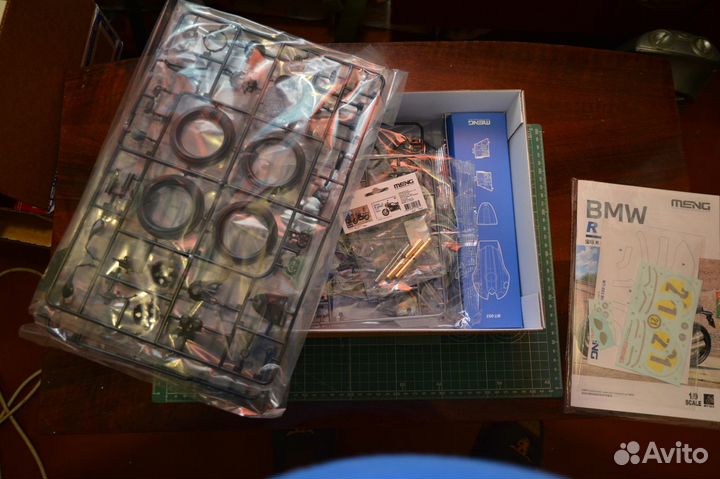 Мотоцикл BMW R nineT Meng MT-003 + допы