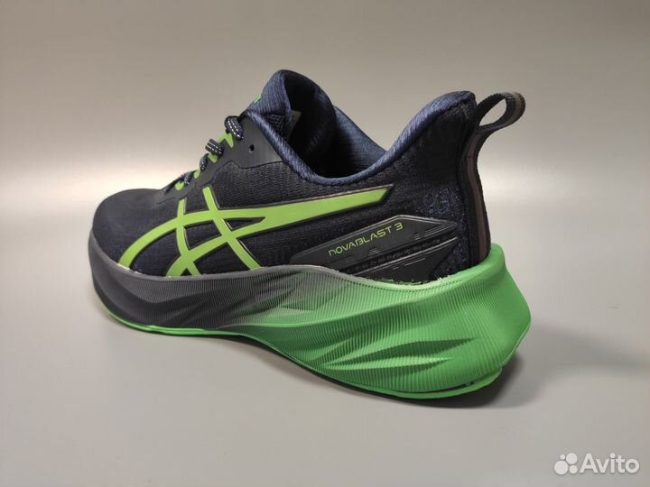 Кроссовки asics novablast 3