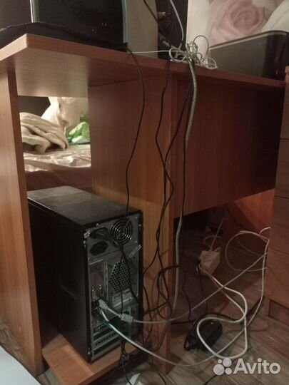 Компьютерный стол