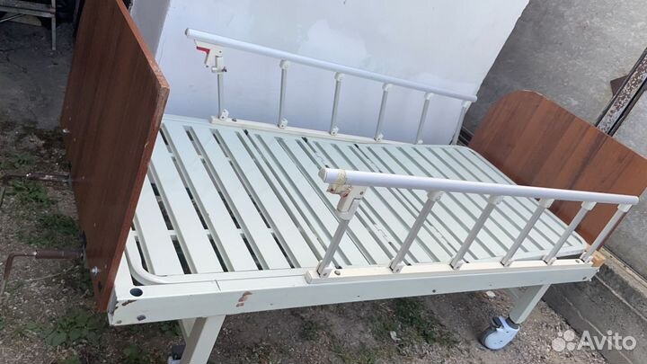 Медицинская кровать для лежачих больных