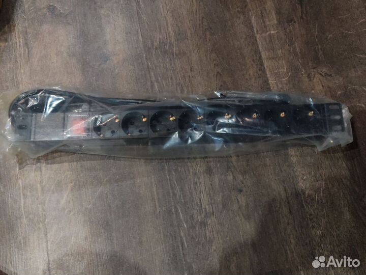 Блок розеток 19 дюймов для стоек и шкафов