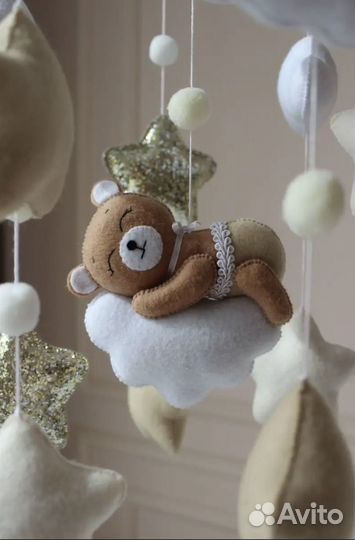 Мобиль на кроватку из фетра