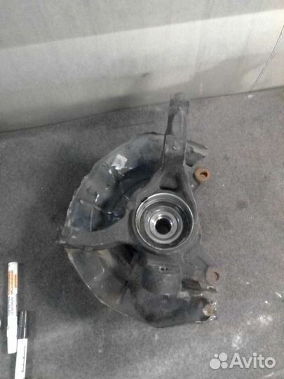 Кулак передний левый Toyota Camry 40