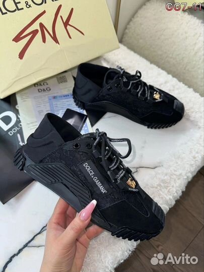 Кроссовки женские