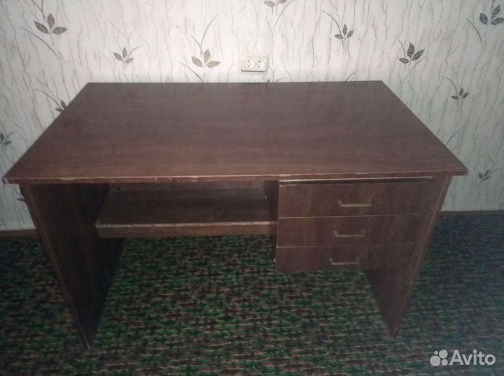 Письменный стол