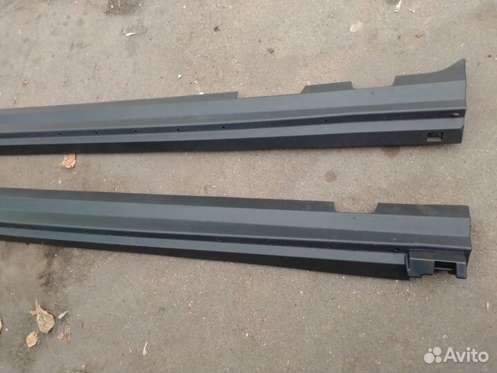 Накладка порога правая Volvo Xc40. 31448224