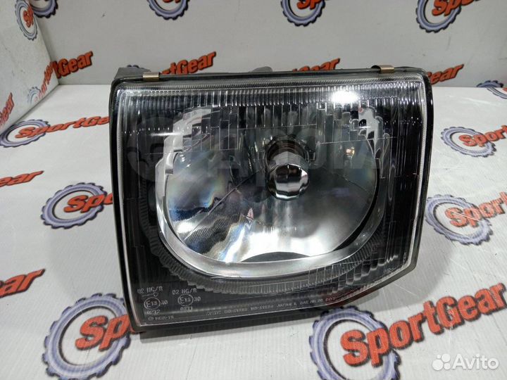 Фара левая Mitsubishi Pajero V25W 6G74 №214 1997