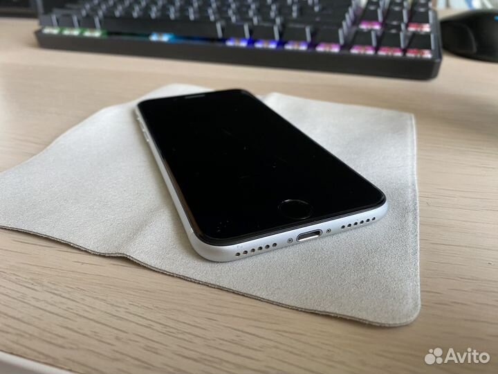 Apple iPhone se 2020