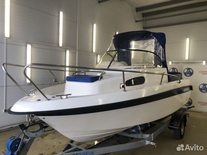 Каютный катер Bester/Poseidon 570