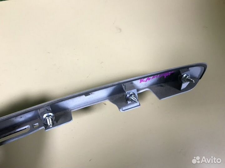 Накладка крышки багажника Toyota Avensis AZT250