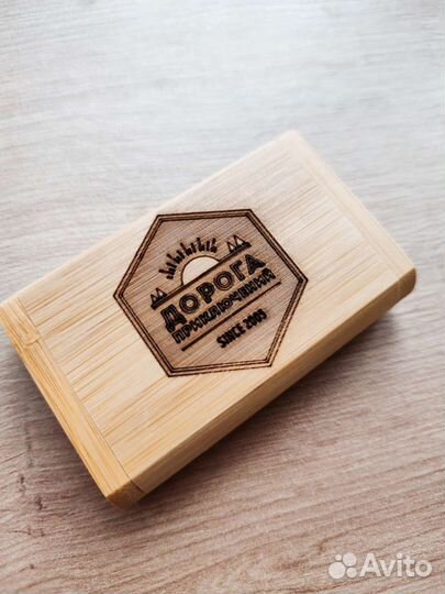 Флешка из дерева с Вашим логотипом в коробке