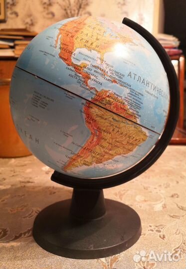Глобус Земли географический