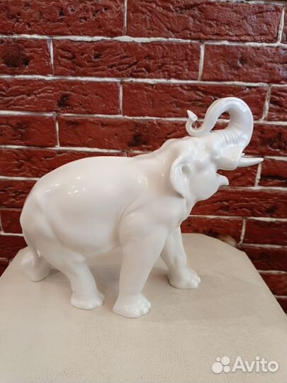 Фарфоровые статуэтки(слон большой лфз)