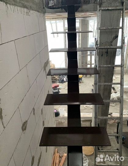 Лестница на металлокаркасе