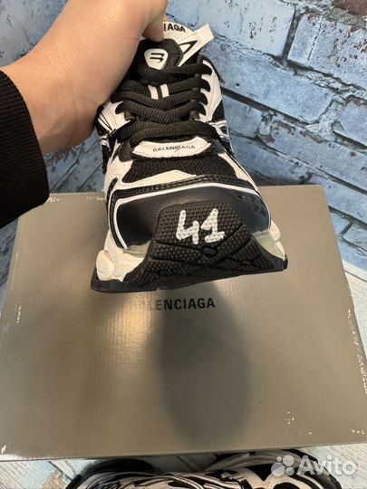 Balenciaga runner black white