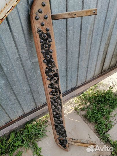 Подножка niva правая