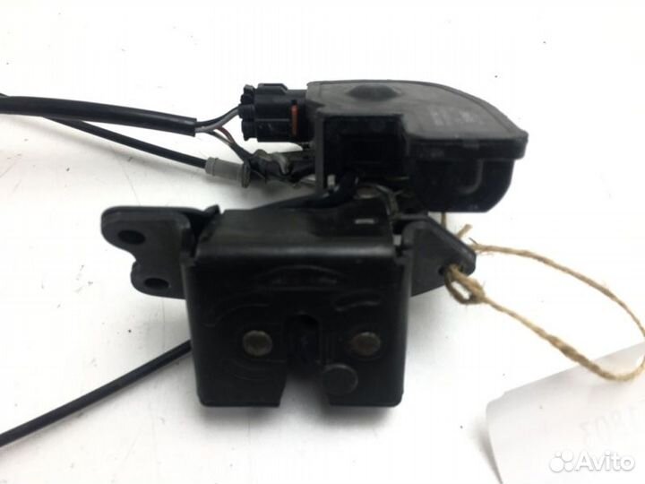 Замок багажника Toyota Scion NCP61L 1nzfe 2005