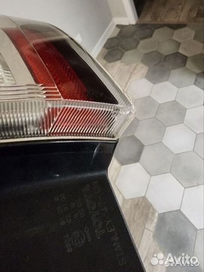 Задний правый фонарь prius 20