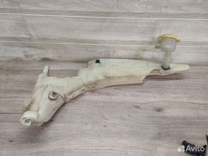 Бачок омывателя лобового стекла Ford Focus 1