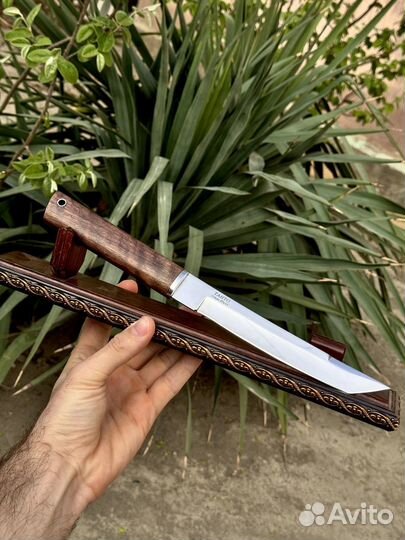 Нож Танто на подставке