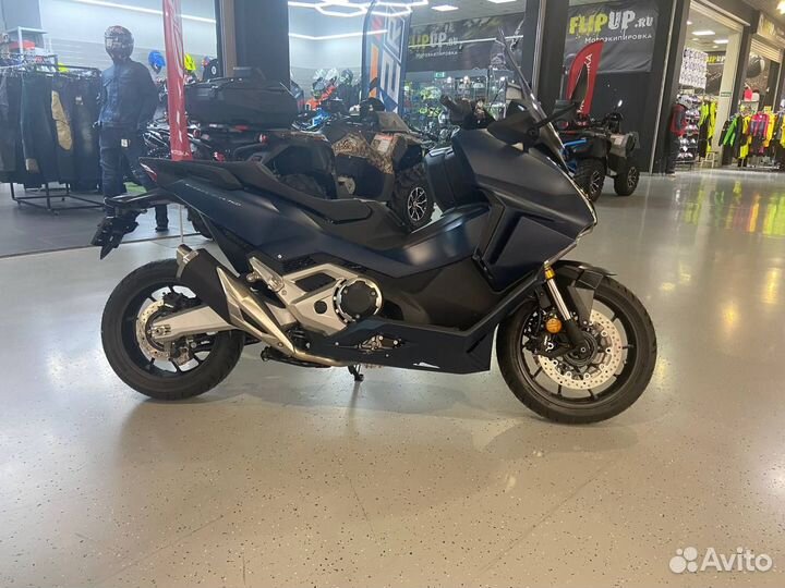 Honda Forza 750