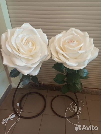 Торшер из изолона лилия