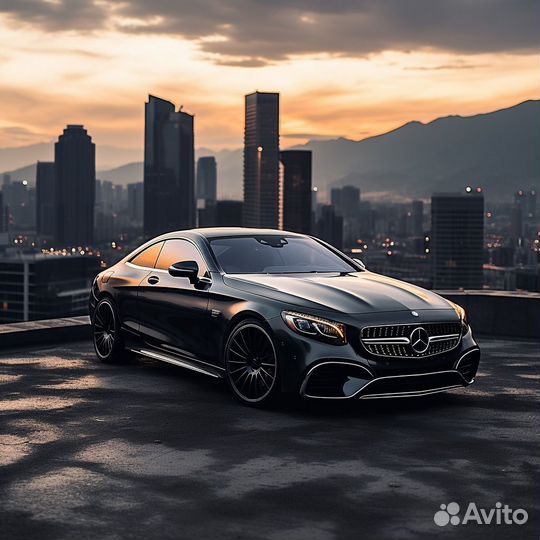 Водитель премиум класса на своём автомобиле