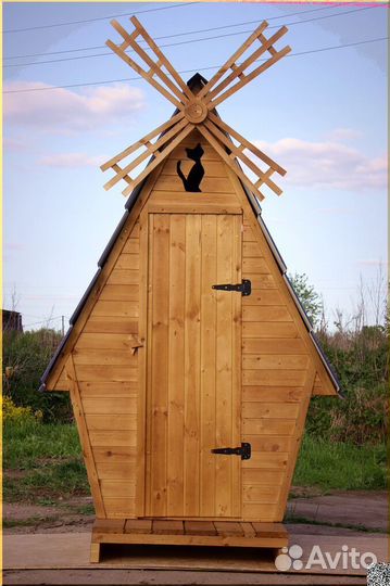 Уличный туалет деревянный