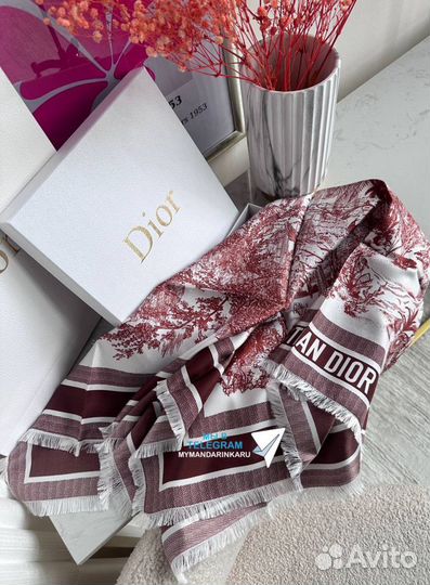 Платок Dior из новой весенней коллекции