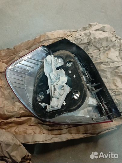 Задний правый фонарь бмв 1